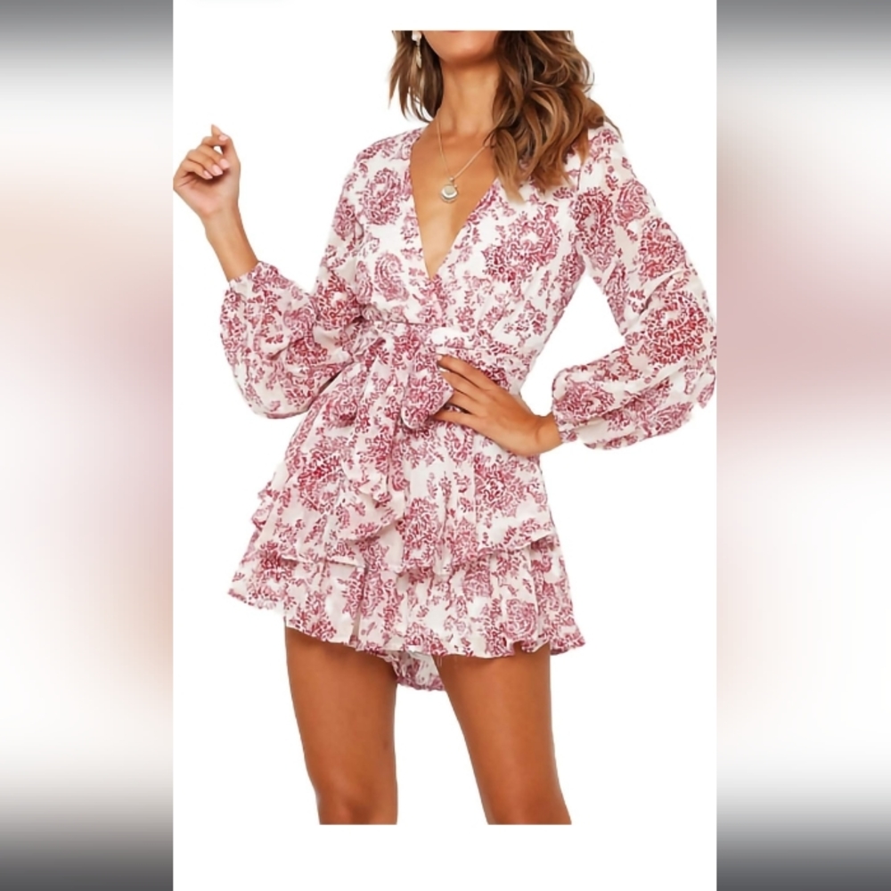 Xl White romper with red flowers details